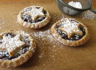 Dlaczego do pasztetu dodaje się bułkę?