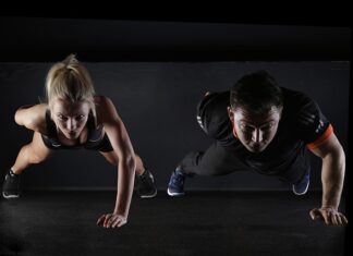 Czy pompka w akwarium musi być całą zanurzona?